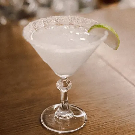 Hotel Eleonora αnissaras 3*