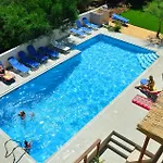 Hotel Eleonora αnissaras 3*