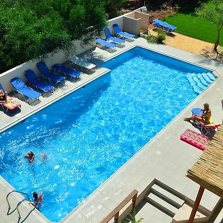 Hotel Eleonora αnissaras 3*