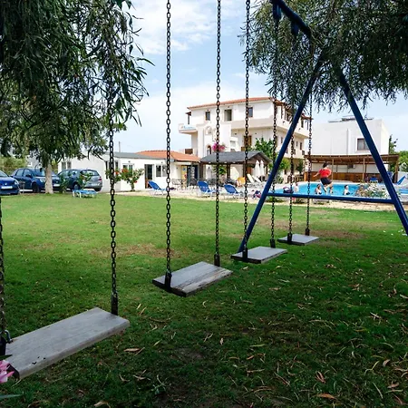 Eleonora αnissaras فندق خيرسونِسوس