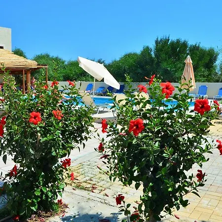 Eleonora αnissaras فندق خيرسونِسوس