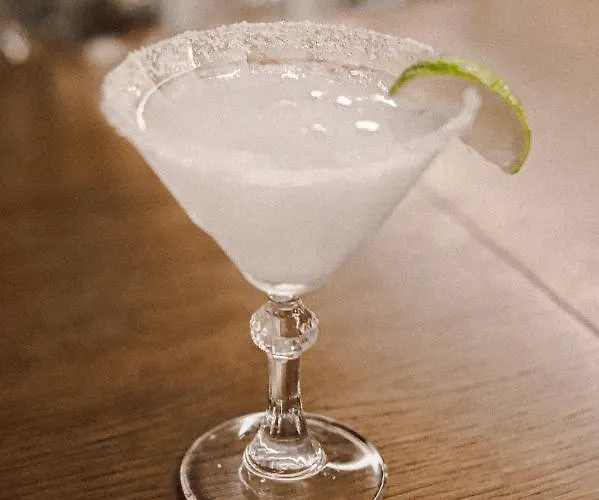 Hotel Eleonora αnissaras 3*